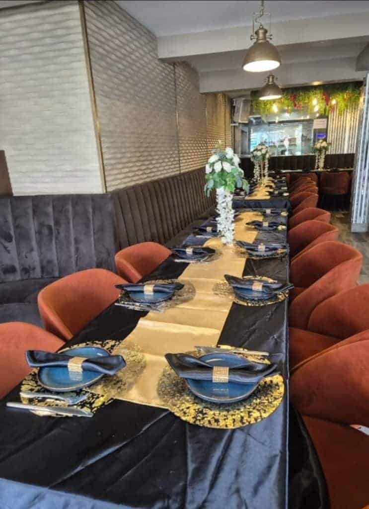 Black and gold table decoration by NaSoEvents. On Northants Families. How to plan at event